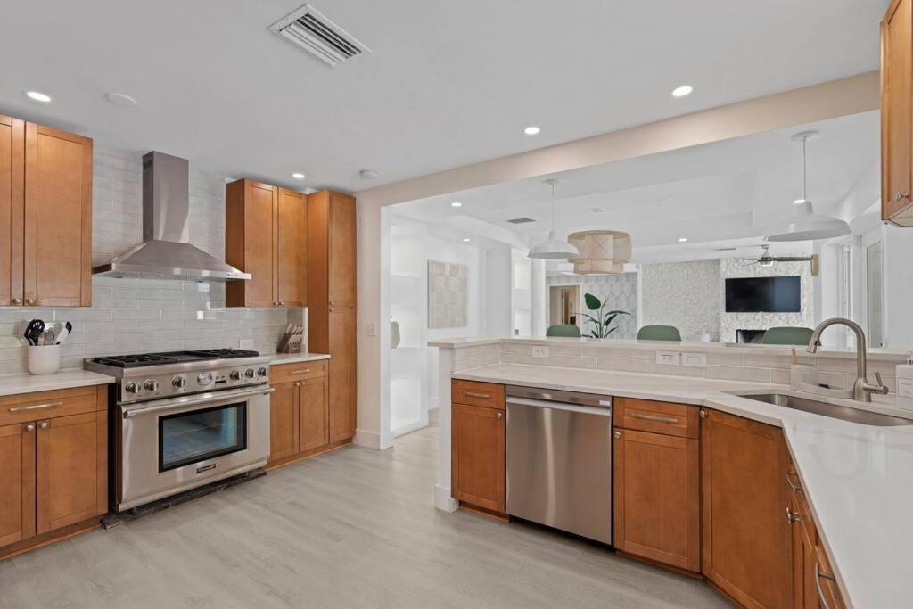 Waterfront-Heated Pool-Mini Golf-Game Room-2Mi Beach Fort Lauderdale Extérieur photo